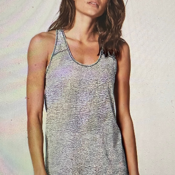 Lululemon essential tank size 6 - Picture 1 of 4